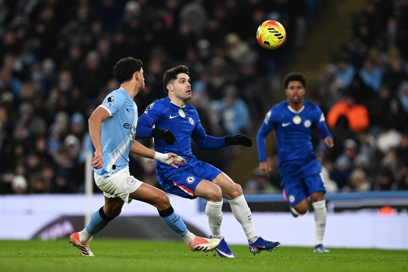 Chelsea gặp khó trước Man City